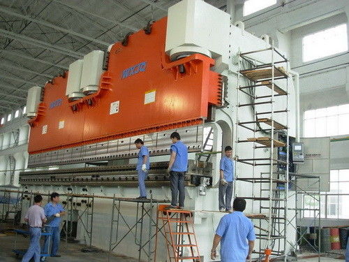 Chiều dài 14M Phanh ép song song thủy lực CNC Max. Hành trình 150 - 500 mm