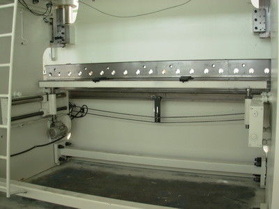 Tiêu chuẩn Máy uốn công nghiệp Tấm kim loại Tandem Bấm phanh WE67K-400T / 4000