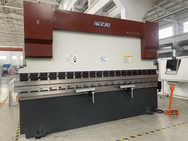 Blog công ty mới nhất về Máy chấn CNC có thể xử lý các tấm dài và dày không? Làm thế nào để đảm bảo an toàn cho người vận hành?