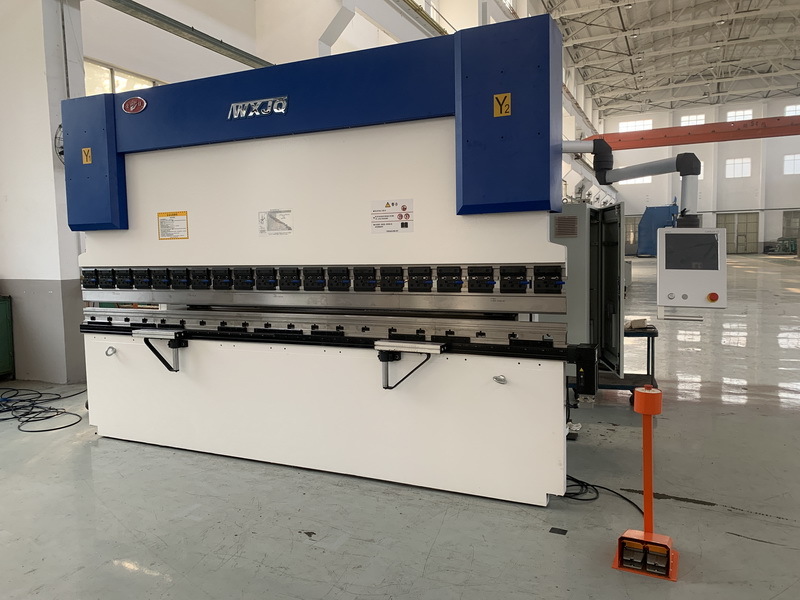 Blog công ty mới nhất về Làm thế nào để lặp lại và hiệu quả trên máy bấm CNC phanh130T