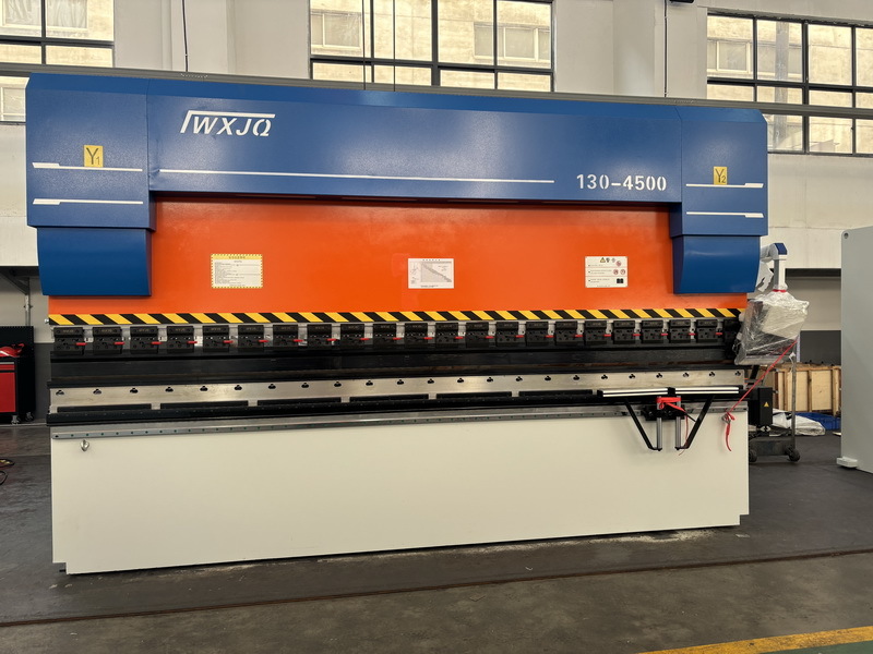 Blog công ty mới nhất về How to Choose the Right Press Brake Machine for Different Sheet Metal Thicknesses and Materials