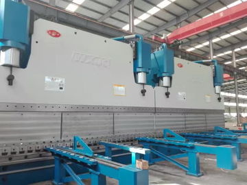 Tự động 1300T CNC Tandem Hydraulic Press Brake 415V / 50Hz Độ dài uốn cong 20 mét