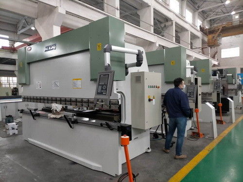 Mua 100 tấn CNC ép phanh uốn thép tấm công suất lớn online manufacture