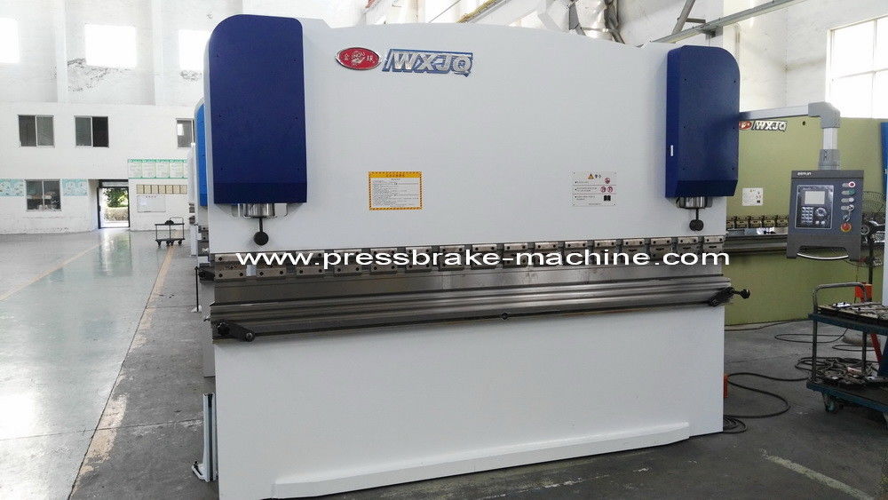 Máy phanh kim loại màu xanh công nghiệp với tần số 50HZ