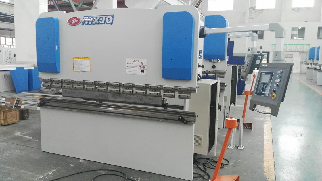 Máy phanh kim loại màu xanh công nghiệp với tần số 50HZ