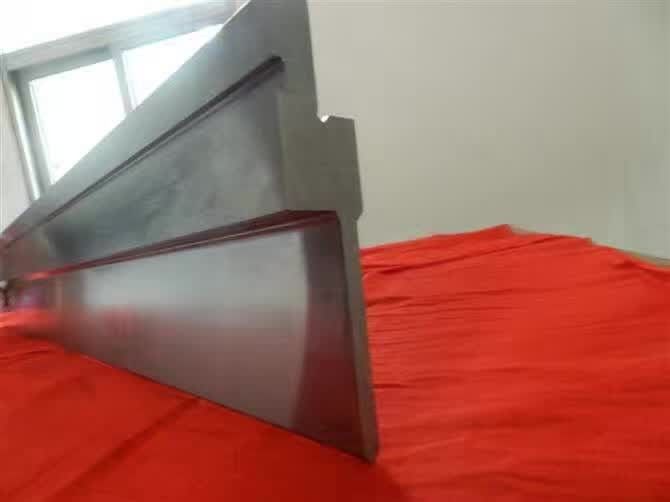 Làm thế nào để chọn Press Brake Tool HCR60 độ cứng chết phần Punch tiêu chuẩn