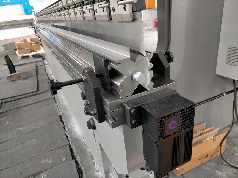 Dụng cụ uốn 6m Máy ép thủy lực CNC Phanh áp suất 400T Phôi hình chữ U