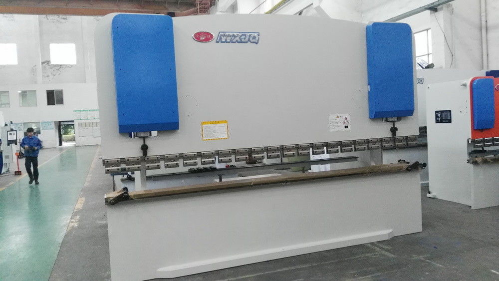 1250mm chiều rộng 100-400T Bảng kim loại bấm phanh cho nhôm