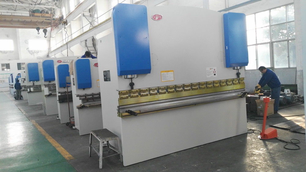 1250mm chiều rộng 100-400T Bảng kim loại bấm phanh cho nhôm