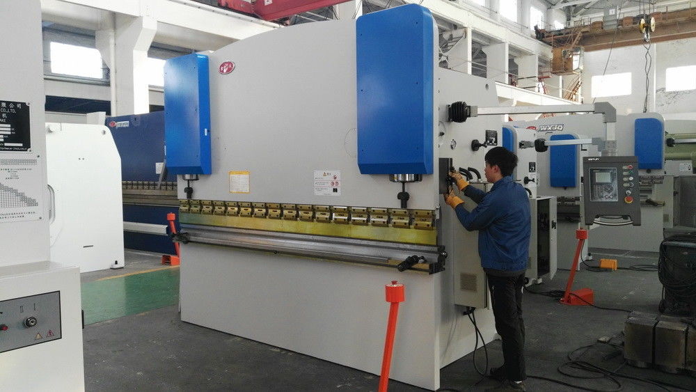 Hiệu suất hiệu quả Bảng kim loại phanh ấn 1250mm chiều rộng