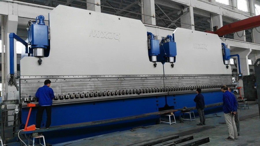 Tự động 1300T CNC Tandem Hydraulic Press Brake 415V / 50Hz Độ dài uốn cong 20 mét