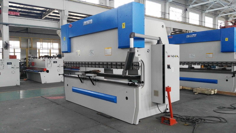 Máy phanh kim loại tấm áp suất 100-400T với hệ thống điều khiển PLC