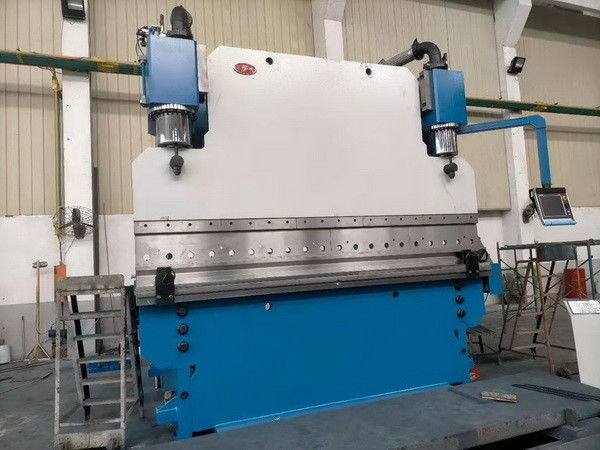 400T Force Heavy Hydraulic Press Brake 7m Chiều dài độ dày 8mm Dải kim loại cong