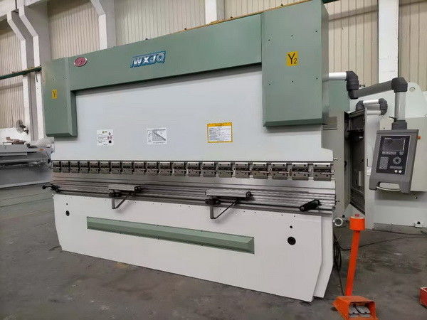 Máy ép thủy lực CNC Tấm kim loại 200T Đa trục Điều khiển