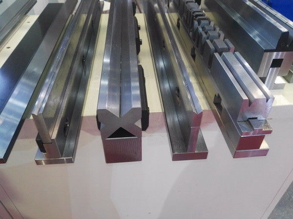 Hai V đáy Die Hydraulic Press phanh Công cụ 42CrMo xử lý nhiệt HB300-350