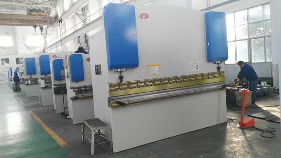 7.5KW Motor Power PLC Control Sheet Metal Press Brake với áp suất 100-400T cho việc uốn cong kim loại hạng nặng